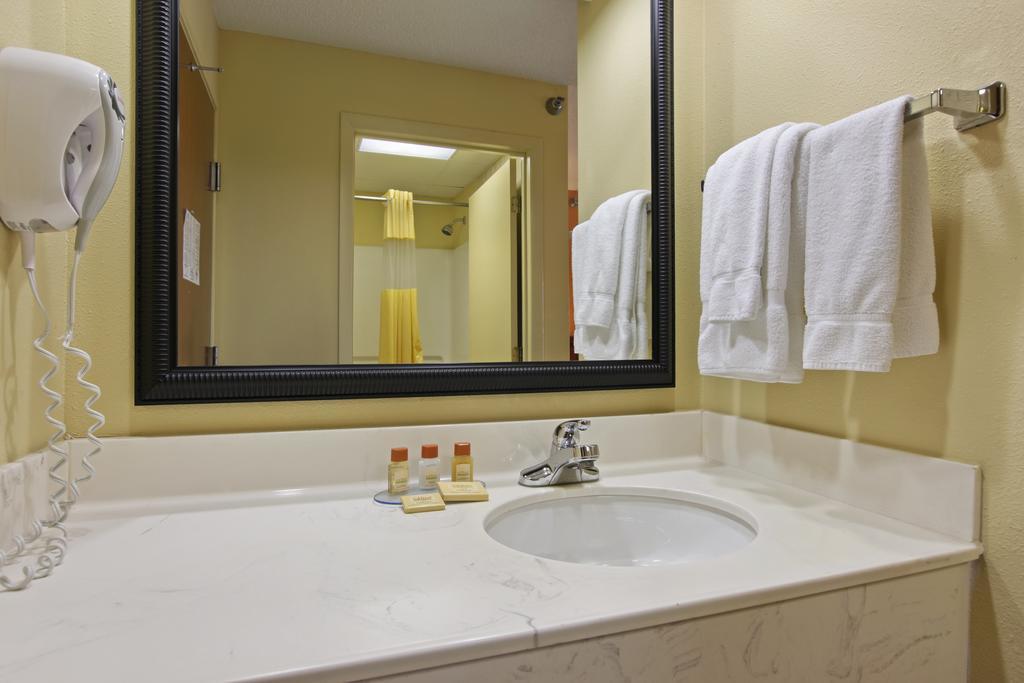 Days By Wyndham Hotel