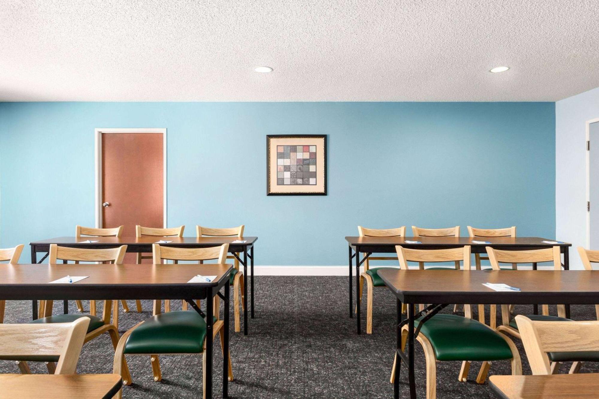 Days By Wyndham Hotel 2*